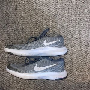 Nike Women’s Flex Experience Run 7 Running Shoes